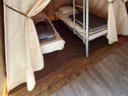 tente en toile et bois - camping Le Kervastard photo 7