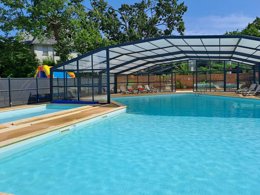 Camping Pas Cher vous présente avec son site Officiel campingpascher.fr, le Camping Le Kervastard classé 3 étoiles, situé sur la commune de Fouesnant dans le département Finistère (Bretagne) en France. Le camping Le Kervastard vous propose un hébergement de type mobil-home de 27 m² pour 4 personnes (télévision). L'établissement vous propose 6 autres types d'hébergements. Découvrez tous nos séjours à petits prix dans la commune et aux alentours de Fouesnant du département : Finistère (Bretagne). Les Avis clients pour le Camping Le Kervastard sont excellents avec une note moyenne de 8 sur 10. Piscine chauffée, Piscine couverte, Aire de jeux enfants, Baby-foot, Canoë-kayak, Court de tennis, Cyclisme, Golf, Location de bateaux, Paddle, Ping-pong, Piscine, Planche à voile, Pétanque, Randonnée, Salle de jeux vidéo, Voile, Bar, Boulangerie, Brasserie, Bureau de tabac, Créperie, Food truck, Pizzeria, Restaurant, Supermarché, Épicerie,... En savoir plus : cliquez-ICI.