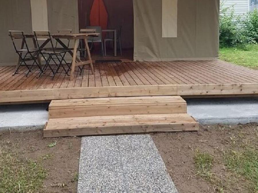 Camping Pas Cher vous présente avec son site Officiel campingpascher.fr, le Camping L'isle Aux Moulins classé 2 étoiles, situé sur la commune de Jargeau dans le département Loiret (Centre Val De Loire) en France. Le camping L'isle Aux Moulins vous propose un hébergement de type tente pour 1 personne. L'établissement vous propose 4 autres types d'hébergements. Découvrez tous nos séjours à petits prix dans la commune et aux alentours de Jargeau du département : Loiret (Centre Val De Loire). Rivière, Piscine chauffée, Piscine couverte, Aire de jeux enfants, Cyclisme, Golf, Ping-pong, Pétanque, Dépôt de pain, Food truck, Épicerie,... En savoir plus : cliquez-ICI.