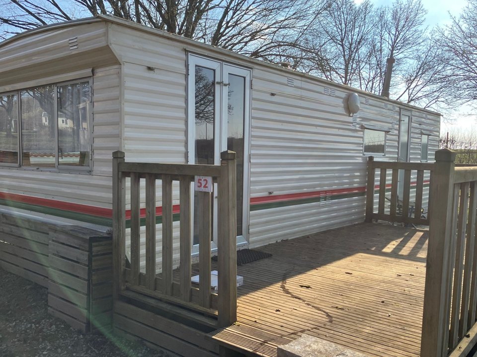 Camping Pas Cher vous présente avec son site Officiel campingpascher.fr, le Camping Fontenoy Le Chateau classé 2 étoiles, situé sur la commune de Fontenoy Le Chateau dans le département Vosges (Lorraine) en France. Le camping Fontenoy Le Chateau vous propose un hébergement de type mobil-home. L'établissement vous propose un autre type d'hébergement. Découvrez tous nos séjours à petits prix dans la commune et aux alentours de Fontenoy Le Chateau du département : Vosges (Lorraine). Les Avis clients pour le Camping Fontenoy Le Chateau sont excellents avec une note moyenne de 8 sur 10. Piscine chauffée, Piscine extérieure, Aire de jeux enfants, Centre équestre, Court de tennis, Ping-pong, Pétanque, Terrain de football, Dépôt de pain, Snack/Bar, Épicerie,... En savoir plus : cliquez-ICI.
