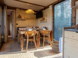 Camping Pas Cher vous présente avec son site Officiel campingpascher.fr, le Camping L'etang D'aleth classé 3 étoiles, situé sur la commune de Saint Malo De Beignon dans le département Morbihan (Bretagne) en France. Le camping L'etang D'aleth, vous présente un hébergement de type tente pour 2 personnes. Le camping L'etang D'aleth vous propose du lundi 25 mai au lundi 01 juin 2026 pour 7 nuits à 296€. Cette location propose 137 dates différentes pour réserver votre séjour. Découvrez également les 7 autres gammes d'hébergements du camping. Les Avis clients pour le Camping L'etang D'aleth sont de 7 sur 10. Étang, Animation enfants, Dépôt de pain, Plats à emporter, Snack/Bar, Épicerie,... En savoir plus : cliquez-ICI.