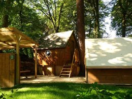 Camping Pas Cher vous présente avec son site Officiel campingpascher.fr, le Camping Ushuaïa Villages De Pont Calleck classé 3 étoiles, situé sur la commune de Inguiniel dans le département Morbihan (Bretagne) en France. Le camping Ushuaïa Villages De Pont Calleck, vous présente un hébergement de type hébergement insolite de 30 m². Le camping Ushuaïa Villages De Pont Calleck vous propose du dimanche 10 mai au dimanche 17 mai 2026 pour 7 nuits à 172.5€. Cette location propose 48 dates différentes pour réserver votre séjour. Découvrez également les 10 autres gammes d'hébergements du camping. Les Avis clients pour le Camping Ushuaïa Villages De Pont Calleck sont excellents avec une note moyenne de 9 sur 10. Rivière, Aire de jeux enfants, Canoë-kayak, Ping-pong, Randonnée, Terrain de volley-ball, Bar, Dépôt de pain, Restaurant, Épicerie,... En savoir plus : cliquez-ICI.