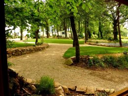 Camping Pas Cher vous présente avec son site Officiel campingpascher.fr, le Camping Ushuaïa Villages De Pont Calleck classé 3 étoiles, situé sur la commune de Inguiniel dans le département Morbihan (Bretagne) en France. Le camping Ushuaïa Villages De Pont Calleck, vous présente un hébergement de type hébergement insolite de 30 m². Le camping Ushuaïa Villages De Pont Calleck vous propose du dimanche 10 mai au dimanche 17 mai 2026 pour 7 nuits à 172.5€. Cette location propose 48 dates différentes pour réserver votre séjour. Découvrez également les 10 autres gammes d'hébergements du camping. Les Avis clients pour le Camping Ushuaïa Villages De Pont Calleck sont excellents avec une note moyenne de 9 sur 10. Rivière, Aire de jeux enfants, Canoë-kayak, Ping-pong, Randonnée, Terrain de volley-ball, Bar, Dépôt de pain, Restaurant, Épicerie,... En savoir plus : cliquez-ICI.