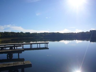 Cliquez pour découvrir toutes les photos de l'ÉTABLISSEMENT ! camping Le Lac O Fées photo 1