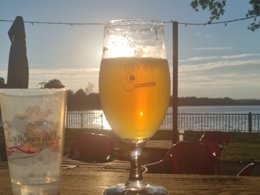 Camping Pas Cher vous présente avec son site Officiel campingpascher.fr, le Camping Les Rives Du Lac classé 3 étoiles, situé sur la commune de Chatillon En Vendelais dans le département Ille-et-vilaine (Bretagne) en France. Le camping Les Rives Du Lac vous propose un hébergement de type mobil-home de 30 m² pour 4 personnes (télévision). L'établissement vous propose 4 autres types d'hébergements. Découvrez tous nos séjours à petits prix dans la commune et aux alentours de Chatillon En Vendelais du département : Ille-et-vilaine (Bretagne). Les Avis clients pour le Camping Les Rives Du Lac sont excellents avec une note moyenne de 10 sur 10. Étang, Court de tennis, Paddle, Ping-pong, Pédalo, Pétanque, Sports nautiques, Terrain de football, Snack/Bar,... En savoir plus : cliquez-ICI.