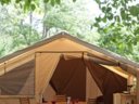Cliquez pour découvrir toutes les photos de l'HÉBERGEMENT ! tente en toile et bois - camping La Riviere D'Argent photo 2
