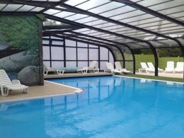 Camping Pas Cher vous présente avec son site Officiel campingpascher.fr, le Camping La Riviere D'Argent classé 3 étoiles, situé sur la commune de Huelgoat dans le département Finistère (Bretagne) en France. Le camping La Riviere D'Argent, vous présente un hébergement de type hébergement insolite de 8 m² pour 2 personnes. Le camping La Riviere D'Argent vous propose du lundi 14 septembre au lundi 21 septembre 2026 pour 7 nuits à 336€. Cette location propose 68 dates différentes pour réserver votre séjour. Découvrez également les 22 autres gammes d'hébergements du camping. Les Avis clients pour le Camping La Riviere D'Argent sont excellents avec une note moyenne de 8 sur 10. Piscine chauffée, Piscine couverte, Aire de jeux enfants, Ping-pong, Trampoline, Bar, Dépôt de pain, Snack/Bar,... En savoir plus : cliquez-ICI.