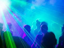 Camping Pas Cher vous présente avec son site Officiel campingpascher.fr, le Camping Bocage Du Lac classé 4 étoiles, situé sur la commune de Jugon Les Lacs dans le département Côtes-d'armor (Bretagne) en France. Le camping Bocage Du Lac vous propose un hébergement de type maison de campagne de 77 m² pour 2 personnes (télévision). L'établissement vous propose 8 autres types d'hébergements. Découvrez tous nos séjours à petits prix dans la commune et aux alentours de Jugon Les Lacs du département : Côtes-d'armor (Bretagne). Les Avis clients pour le Camping Bocage Du Lac sont excellents avec une note moyenne de 8 sur 10. Lac, Parc aquatique, Piscine chauffée, Piscine extérieure, Animation ados, Animations familiales, Club enfants, Aire de jeux enfants, Baby-foot, Canoë-kayak, Centre équestre, Court de tennis, Cyclisme, Flipper, Ping-pong, Piscine, Planche à voile, Pédalo, Pétanque, Randonnée, Salle de jeux vidéo, Terrain de volley-ball, Voile, Bar, Dépôt de pain, Plats à emporter, Snack/Bar, Supermarché, Épicerie,... En savoir plus : cliquez-ICI.