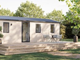 Camping Pas Cher vous présente avec son site Officiel campingpascher.fr, le Camping Bocage Du Lac classé 4 étoiles, situé sur la commune de Jugon Les Lacs dans le département Côtes-d'armor (Bretagne) en France. Le camping Bocage Du Lac, vous présente un hébergement de type mobil-home de 28 m² pour 4 personnes et télévision. Le camping Bocage Du Lac vous propose du sam. 06 juin au sam. 13 juin 2026, en promotion à -27% pour 7 nuits à 289 € au lieu de 398,0 € soit une Économie de 109 €. Cette location propose 13 dates différentes pour réserver votre séjour. Découvrez également les 2 autres gammes d'hébergements du camping. Les Avis clients pour le Camping Bocage Du Lac sont excellents avec une note moyenne de 8 sur 10. Lac, Parc aquatique, Piscine chauffée, Piscine extérieure, Animation ados, Animations familiales, Club enfants, Aire de jeux enfants, Baby-foot, Canoë-kayak, Centre équestre, Court de tennis, Cyclisme, Flipper, Ping-pong, Piscine, Planche à voile, Pédalo, Pétanque, Randonnée, Salle de jeux vidéo, Terrain de volley-ball, Voile, Bar, Dépôt de pain, Plats à emporter, Snack/Bar, Supermarché, Épicerie,... En savoir plus : cliquez-ICI.