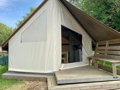 Cliquez pour découvrir toutes les photos de l'HÉBERGEMENT ! tente en toile et bois - Saint Jean photo 4