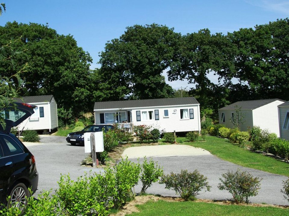 Camping Pas Cher vous présente avec son site Officiel campingpascher.fr, le Camping De La Récré classé 4 étoiles, situé sur la commune de Milizac dans le département Finistère (Bretagne) en France. Le camping De La Récré vous propose un hébergement de type mobil-home de 25 m². L'établissement vous propose 7 autres types d'hébergements. Découvrez tous nos séjours à petits prix dans la commune et aux alentours de Milizac du département : Finistère (Bretagne). Les Avis clients pour le Camping De La Récré sont excellents avec une note moyenne de 8 sur 10. Parc aquatique, Piscine chauffée, Piscine couverte, Animations familiales, Aire de jeux enfants, Ping-pong, Pédalo, Pétanque, Structure gonflable enfants, Terrain multisports, Bar, Dépôt de pain, Plats à emporter, Restaurant, Snack/Bar, Épicerie,... En savoir plus : cliquez-ICI.