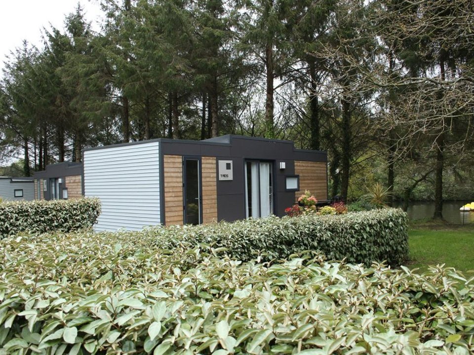 Camping Pas Cher vous présente avec son site Officiel campingpascher.fr, le Camping De La Récré classé 4 étoiles, situé sur la commune de Milizac dans le département Finistère (Bretagne) en France. Le camping De La Récré vous propose un hébergement de type mobil-home de 35 m² pour 1 personne (télévision). L'établissement vous propose 7 autres types d'hébergements. Découvrez tous nos séjours à petits prix dans la commune et aux alentours de Milizac du département : Finistère (Bretagne). Les Avis clients pour le Camping De La Récré sont excellents avec une note moyenne de 8 sur 10. Parc aquatique, Piscine chauffée, Piscine couverte, Animations familiales, Aire de jeux enfants, Ping-pong, Pédalo, Pétanque, Structure gonflable enfants, Terrain multisports, Bar, Dépôt de pain, Plats à emporter, Restaurant, Snack/Bar, Épicerie,... En savoir plus : cliquez-ICI.