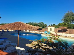 Camping Pas Cher vous présente avec son site Officiel campingpascher.fr, le Camping Les Madières classé 3 étoiles, situé sur la commune de Pordic dans le département Côtes-d'armor (Bretagne) en France. Le camping Les Madières vous propose un hébergement de type mobil-home de 28 m². L'établissement vous propose 6 autres types d'hébergements. Découvrez tous nos séjours à petits prix dans la commune et aux alentours de Pordic du département : Côtes-d'armor (Bretagne). Piscine chauffée, Piscine extérieure, Aire de jeux enfants, Baby-foot, Cyclisme, Ping-pong, Pétanque, Randonnée, Bar, Boulangerie, Dépôt de pain, Food truck, Supermarché,... En savoir plus : cliquez-ICI.