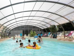 Camping Pas Cher vous présente avec son site Officiel campingpascher.fr, le Camping Le Vallon Aux Merlettes classé 4 étoiles, situé sur la commune de Matignon dans le département Côtes-d'armor (Bretagne) en France. Le camping Le Vallon Aux Merlettes vous propose un hébergement de type lodge de 28 m² pour 5 personnes. L'établissement vous propose 2 autres types d'hébergements. Découvrez tous nos séjours à petits prix dans la commune et aux alentours de Matignon du département : Côtes-d'armor (Bretagne). Les Avis clients pour le Camping Le Vallon Aux Merlettes sont excellents avec une note moyenne de 10 sur 10. Piscine chauffée, Piscine couverte, Animations familiales, Club enfants, Aire de jeux enfants, Court de tennis, Ping-pong, Plongée, Pétanque, Terrain de badminton, Terrain de football, Terrain de volley-ball, Bar, Dépôt de pain, Snack/Bar,... En savoir plus : cliquez-ICI.