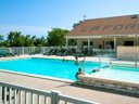 Camping Pas Cher vous présente avec son site Officiel campingpascher.fr, le Camping Flower De La Forêt classé 3 étoiles, situé sur la commune de Arrigny dans le département Marne (Champagne Ardenne) en France. Le camping Flower De La Forêt vous propose un hébergement de type mobil-home de 32 m² pour 1 personne avec climatisation. L'établissement vous propose 3 autres types d'hébergements. Découvrez tous nos séjours à petits prix dans la commune et aux alentours de Arrigny du département : Marne (Champagne Ardenne). Les Avis clients pour le Camping Flower De La Forêt sont excellents avec une note moyenne de 10 sur 10. Piscine extérieure, Aire de jeux enfants, Cyclisme, Ping-pong, Randonnée, Dépôt de pain, Snack/Bar,... En savoir plus : cliquez-ICI.