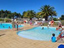 Camping Pas Cher vous présente avec son site Officiel campingpascher.fr, le Camping Mirabel Les Mielles classé 4 étoiles, situé sur la commune de Saint Cast Le Guildo dans le département Côtes-d'armor (Bretagne) en France. Le camping Mirabel Les Mielles vous propose un hébergement de type mobil-home de 29 m² (télévision). L'établissement vous propose 5 autres types d'hébergements. Découvrez tous nos séjours à petits prix dans la commune et aux alentours de Saint Cast Le Guildo du département : Côtes-d'armor (Bretagne). Les Avis clients pour le Camping Mirabel Les Mielles sont excellents avec une note moyenne de 9 sur 10. Piscine chauffée, Piscine extérieure, Animation ados, Animations familiales, Club enfants, Aire de jeux enfants, Plongée, Structure gonflable enfants, Trampoline, Dépôt de pain, Épicerie,... En savoir plus : cliquez-ICI.
