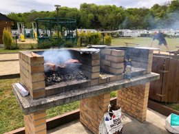 Camping Pas Cher vous présente avec son site Officiel campingpascher.fr, le Camping Mirabel Les Mielles classé 4 étoiles, situé sur la commune de Saint Cast Le Guildo dans le département Côtes-d'armor (Bretagne) en France. Le camping Mirabel Les Mielles vous propose un hébergement de type mobil-home de 32 m² (télévision). L'établissement vous propose 6 autres types d'hébergements. Découvrez tous nos séjours à petits prix dans la commune et aux alentours de Saint Cast Le Guildo du département : Côtes-d'armor (Bretagne). Les Avis clients pour le Camping Mirabel Les Mielles sont excellents avec une note moyenne de 9 sur 10. Piscine chauffée, Piscine extérieure, Animation ados, Animations familiales, Club enfants, Aire de jeux enfants, Plongée, Structure gonflable enfants, Trampoline, Dépôt de pain, Épicerie,... En savoir plus : cliquez-ICI.