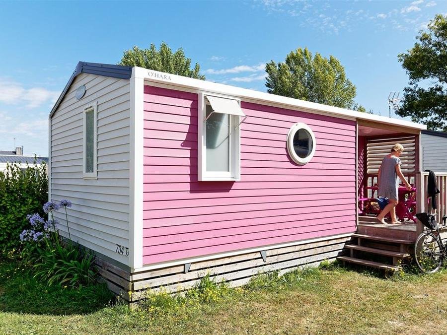 Camping Pas Cher vous présente avec son site Officiel campingpascher.fr, le Camping La Touesse Camping classé 4 étoiles, situé sur la commune de Saint Lunaire dans le département Ille-et-vilaine (Bretagne) en France. Le camping La Touesse Camping, vous présente un hébergement de type mobil-home de 29 m² pour 4 personnes et télévision. Le camping La Touesse Camping vous propose du sam. 19 septembre au sam. 26 septembre 2026 pour 7 nuits à 399€. Cette location propose 47 dates différentes pour réserver votre séjour. Découvrez également les 20 autres gammes d'hébergements du camping. Les Avis clients pour le Camping La Touesse Camping sont de 7 sur 10. Parc aquatique, Piscine couverte, Piscine extérieure, Animations familiales, Club enfants, Aire de jeux enfants, Canoë-kayak, Centre équestre, Court de tennis, Golf, Ping-pong, Planche à voile, Pétanque, Salle de jeux vidéo, Structure gonflable enfants, Voile, Bar, Dépôt de pain, Plats à emporter, Restaurant, Snack/Bar, Supermarché, Épicerie,... En savoir plus : cliquez-ICI.
