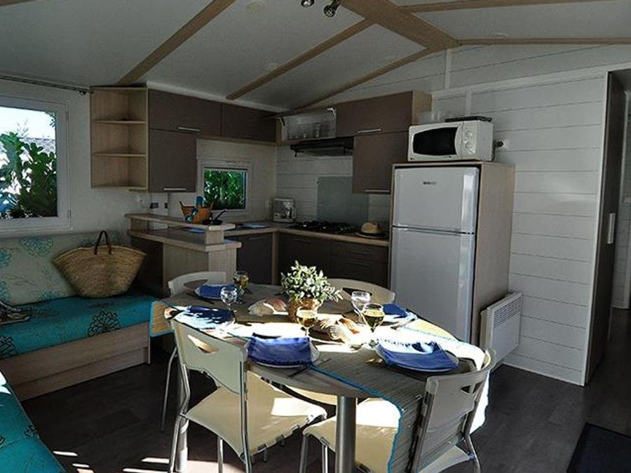 Camping Pas Cher vous présente avec son site Officiel campingpascher.fr, le Camping La Touesse Camping classé 4 étoiles, situé sur la commune de Saint Lunaire dans le département Ille-et-vilaine (Bretagne) en France. Le camping La Touesse Camping, vous présente un hébergement de type mobil-home de 34 m² pour 4 personnes et télévision. Le camping La Touesse Camping vous propose du sam. 04 juillet au sam. 11 juillet 2026, en promotion à -9% pour 7 nuits à 938,70 € au lieu de 1043,0 € soit une Économie de 104,30 €. Cette location propose 45 dates différentes pour réserver votre séjour. Découvrez également les 20 autres gammes d'hébergements du camping. Les Avis clients pour le Camping La Touesse Camping sont de 7 sur 10. Parc aquatique, Piscine couverte, Piscine extérieure, Animations familiales, Club enfants, Aire de jeux enfants, Canoë-kayak, Centre équestre, Court de tennis, Golf, Ping-pong, Planche à voile, Pétanque, Salle de jeux vidéo, Structure gonflable enfants, Voile, Bar, Dépôt de pain, Plats à emporter, Restaurant, Snack/Bar, Supermarché, Épicerie,... En savoir plus : cliquez-ICI.
