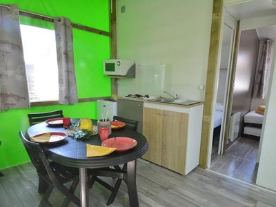 Cliquez pour découvrir toutes les photos de l'HÉBERGEMENT ! bungalow toilé - La Touesse Camping photo 2