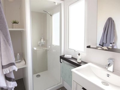 Cliquez pour découvrir toutes les photos de l'HÉBERGEMENT ! mobil-home - La Touesse Camping photo 3