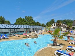 Camping Pas Cher vous présente avec son site Officiel campingpascher.fr, le Camping La Touesse Camping classé 4 étoiles, situé sur la commune de Saint Lunaire dans le département Ille-et-vilaine (Bretagne) en France. Le camping La Touesse Camping, vous présente un hébergement de type mobil-home de 18 m² et télévision. Le camping La Touesse Camping vous propose du sam. 19 septembre au sam. 26 septembre 2026 pour 7 nuits à 336€. Cette location propose 141 dates différentes pour réserver votre séjour. Découvrez également les 20 autres gammes d'hébergements du camping. Les Avis clients pour le Camping La Touesse Camping sont de 7 sur 10. Parc aquatique, Piscine couverte, Piscine extérieure, Animations familiales, Club enfants, Aire de jeux enfants, Canoë-kayak, Centre équestre, Court de tennis, Golf, Ping-pong, Planche à voile, Pétanque, Salle de jeux vidéo, Structure gonflable enfants, Voile, Bar, Dépôt de pain, Plats à emporter, Restaurant, Snack/Bar, Supermarché, Épicerie,... En savoir plus : cliquez-ICI.