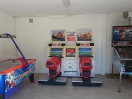 Camping Pas Cher vous présente avec son site Officiel campingpascher.fr, le Camping La Touesse Camping classé 4 étoiles, situé sur la commune de Saint Lunaire dans le département Ille-et-vilaine (Bretagne) en France. Le camping La Touesse Camping, vous présente un hébergement de type bungalow toilé de 21 m² et télévision. Le camping La Touesse Camping vous propose du sam. 19 septembre au sam. 26 septembre 2026 pour 7 nuits à 294€. Cette location propose 105 dates différentes pour réserver votre séjour. Découvrez également les 20 autres gammes d'hébergements du camping. Les Avis clients pour le Camping La Touesse Camping sont de 7 sur 10. Parc aquatique, Piscine couverte, Piscine extérieure, Animations familiales, Club enfants, Aire de jeux enfants, Canoë-kayak, Centre équestre, Court de tennis, Golf, Ping-pong, Planche à voile, Pétanque, Salle de jeux vidéo, Structure gonflable enfants, Voile, Bar, Dépôt de pain, Plats à emporter, Restaurant, Snack/Bar, Supermarché, Épicerie,... En savoir plus : cliquez-ICI.