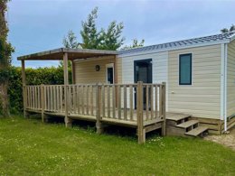 Camping Pas Cher vous présente avec son site Officiel campingpascher.fr, le Camping La Touesse Camping classé 4 étoiles, situé sur la commune de Saint Lunaire dans le département Ille-et-vilaine (Bretagne) en France. Le camping La Touesse Camping, vous présente un hébergement de type mobil-home de 27 m² pour 4 personnes et télévision. Le camping La Touesse Camping vous propose du sam. 19 septembre au sam. 26 septembre 2026 pour 7 nuits à 420€. Cette location propose 141 dates différentes pour réserver votre séjour. Découvrez également les 20 autres gammes d'hébergements du camping. Les Avis clients pour le Camping La Touesse Camping sont de 7 sur 10. Parc aquatique, Piscine couverte, Piscine extérieure, Animations familiales, Club enfants, Aire de jeux enfants, Canoë-kayak, Centre équestre, Court de tennis, Golf, Ping-pong, Planche à voile, Pétanque, Salle de jeux vidéo, Structure gonflable enfants, Voile, Bar, Dépôt de pain, Plats à emporter, Restaurant, Snack/Bar, Supermarché, Épicerie,... En savoir plus : cliquez-ICI.