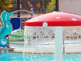 Camping Pas Cher vous présente avec son site Officiel campingpascher.fr, le Camping La Touesse Camping classé 4 étoiles, situé sur la commune de Saint Lunaire dans le département Ille-et-vilaine (Bretagne) en France. Le camping La Touesse Camping, vous présente un hébergement de type mobil-home de 36 m² pour 6 personnes et télévision. Le camping La Touesse Camping vous propose du sam. 19 septembre au sam. 26 septembre 2026 pour 7 nuits à 462€. Cette location propose 129 dates différentes pour réserver votre séjour. Découvrez également les 20 autres gammes d'hébergements du camping. Les Avis clients pour le Camping La Touesse Camping sont de 7 sur 10. Parc aquatique, Piscine couverte, Piscine extérieure, Animations familiales, Club enfants, Aire de jeux enfants, Canoë-kayak, Centre équestre, Court de tennis, Golf, Ping-pong, Planche à voile, Pétanque, Salle de jeux vidéo, Structure gonflable enfants, Voile, Bar, Dépôt de pain, Plats à emporter, Restaurant, Snack/Bar, Supermarché, Épicerie,... En savoir plus : cliquez-ICI.