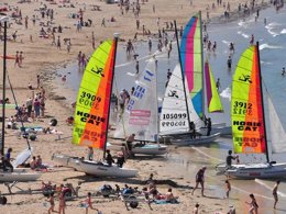 Camping Pas Cher vous présente avec son site Officiel campingpascher.fr, le Camping La Touesse Camping classé 4 étoiles, situé sur la commune de Saint Lunaire dans le département Ille-et-vilaine (Bretagne) en France. Le camping La Touesse Camping, vous présente un hébergement de type mobil-home de 27 m² pour 4 personnes et télévision. Le camping La Touesse Camping vous propose du sam. 19 septembre au sam. 26 septembre 2026 pour 7 nuits à 420€. Cette location propose 141 dates différentes pour réserver votre séjour. Découvrez également les 20 autres gammes d'hébergements du camping. Les Avis clients pour le Camping La Touesse Camping sont de 7 sur 10. Parc aquatique, Piscine couverte, Piscine extérieure, Animations familiales, Club enfants, Aire de jeux enfants, Canoë-kayak, Centre équestre, Court de tennis, Golf, Ping-pong, Planche à voile, Pétanque, Salle de jeux vidéo, Structure gonflable enfants, Voile, Bar, Dépôt de pain, Plats à emporter, Restaurant, Snack/Bar, Supermarché, Épicerie,... En savoir plus : cliquez-ICI.