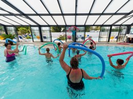 Camping Pas Cher vous présente avec son site Officiel campingpascher.fr, le Camping La Touesse Camping classé 4 étoiles, situé sur la commune de Saint Lunaire dans le département Ille-et-vilaine (Bretagne) en France. Le camping La Touesse Camping, vous présente un hébergement de type mobil-home de 38 m² pour 4 personnes et télévision. Le camping La Touesse Camping vous propose du sam. 19 septembre au sam. 26 septembre 2026 pour 7 nuits à 434€. Cette location propose 140 dates différentes pour réserver votre séjour. Découvrez également les 20 autres gammes d'hébergements du camping. Les Avis clients pour le Camping La Touesse Camping sont de 7 sur 10. Parc aquatique, Piscine couverte, Piscine extérieure, Animations familiales, Club enfants, Aire de jeux enfants, Canoë-kayak, Centre équestre, Court de tennis, Golf, Ping-pong, Planche à voile, Pétanque, Salle de jeux vidéo, Structure gonflable enfants, Voile, Bar, Dépôt de pain, Plats à emporter, Restaurant, Snack/Bar, Supermarché, Épicerie,... En savoir plus : cliquez-ICI.