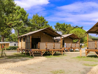 Cliquez pour découvrir toutes les photos de l'HÉBERGEMENT ! tente en toile et bois - Flower Le Vieux Moulin photo 2