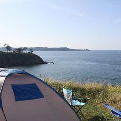 Camping Pas Cher vous présente avec son site Officiel campingpascher.fr, le Établissement Mirabel La Crique, situé sur la commune de Saint Cast Le Guildo dans le département Cotes-armor (Bretagne) en France. L'établissement Mirabel La Crique vous propose un hébergement de type bungalow toilé de 25 m². L'établissement vous propose 2 autres types d'hébergements. Découvrez tous nos séjours à petits prix dans la commune et aux alentours de Saint Cast Le Guildo du département : Cotes-armor (Bretagne).... En savoir plus : cliquez-ICI.