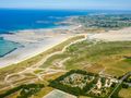 Camping Pas Cher vous présente avec son site Officiel campingpascher.fr, le Établissement Ode Vras, situé sur la commune de Plounévez Lochrist dans le département Finistere (Bretagne) en France. L'établissement Ode Vras vous propose un hébergement de type unusual de 5 m². L'établissement vous propose 9 autres types d'hébergements. Découvrez tous nos séjours à petits prix dans la commune et aux alentours de Plounévez Lochrist du département : Finistere (Bretagne).... En savoir plus : cliquez-ICI.