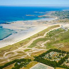 Camping Pas Cher vous présente avec son site Officiel campingpascher.fr, le Établissement Ode Vras, situé sur la commune de Plounévez Lochrist dans le département Finistere (Bretagne) en France. L'établissement Ode Vras vous propose un hébergement de type unusual de 5 m². L'établissement vous propose 9 autres types d'hébergements. Découvrez tous nos séjours à petits prix dans la commune et aux alentours de Plounévez Lochrist du département : Finistere (Bretagne).... En savoir plus : cliquez-ICI.