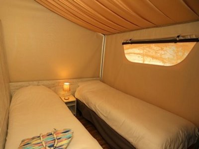 Cliquez pour découvrir toutes les photos de l'HÉBERGEMENT ! tente en toile et bois - Le Brabois photo 3