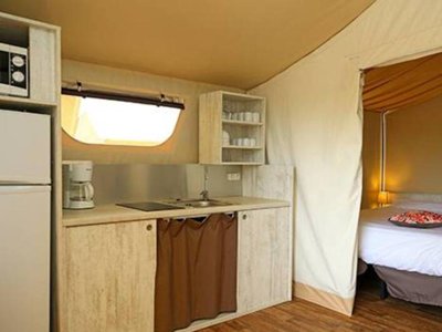 Cliquez pour découvrir toutes les photos de l'HÉBERGEMENT ! tente en toile et bois - Le Brabois photo 4