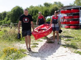 Camping Pas Cher vous présente avec son site Officiel campingpascher.fr, le Camping Paradis - La Pointe De Roscoff classé 3 étoiles, situé sur la commune de Roscoff dans le département Finistère (Bretagne) en France. Le camping Paradis - La Pointe De Roscoff, vous présente un hébergement de type mobil-home. Le camping Paradis - La Pointe De Roscoff vous propose du jeudi 04 juin au jeudi 11 juin 2026, en promotion à -10% pour 7 nuits à 227 € au lieu de 253,0 € soit une Économie de 26 €. Cette location propose 90 dates différentes pour réserver votre séjour. Découvrez également les 9 autres gammes d'hébergements du camping. Les Avis clients pour le Camping Paradis - La Pointe De Roscoff sont de 7 sur 10. Mer, Animation enfants, Animations familiales, Aire de jeux enfants, Centre équestre, Cyclisme, Pétanque, Randonnée, Terrain de beach-volley, Bar, Snack/Bar,... En savoir plus : cliquez-ICI.