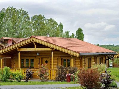 Cliquez pour découvrir toutes les photos de l'HÉBERGEMENT ! chalet - La Tour Du Stock photo 2
