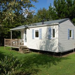 Camping Pas Cher vous présente avec son site Officiel campingpascher.fr, le Camping Maeva Escapades Les Hauts De Port Blanc classé 3 étoiles, situé sur la commune de Penvénan dans le département Côtes-d'armor (Bretagne) en France. Le camping Maeva Escapades Les Hauts De Port Blanc vous propose un hébergement de type mobil-home de 27 m² pour 1 personne (télévision). L'établissement vous propose 9 autres types d'hébergements. Découvrez tous nos séjours à petits prix dans la commune et aux alentours de Penvénan du département : Côtes-d'armor (Bretagne). Les Avis clients pour le Camping Maeva Escapades Les Hauts De Port Blanc sont excellents avec une note moyenne de 8 sur 10. Bassin enfant, Piscine couverte, Piscine extérieure, Animations familiales, Aire de jeux enfants, Baby-foot, Canoë-kayak, Centre équestre, Court de tennis, Flipper, Location de bateaux, Paddle, Ping-pong, Piscine, Pétanque, Terrain multisports, Voile, Boulangerie, Créperie, Food truck, Pizzeria, Plats à emporter, Restaurant, Station-service, Supermarché,... En savoir plus : cliquez-ICI.