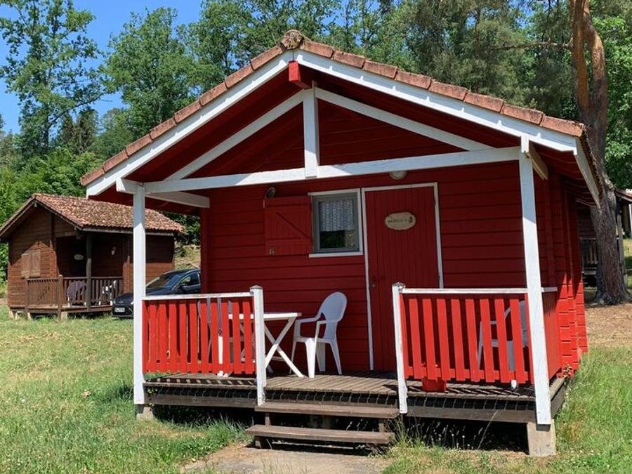 Camping Pas Cher vous présente avec son site Officiel campingpascher.fr, le Camping Ramstein Plage classé 3 étoiles, situé sur la commune de Baerenthal dans le département Moselle (Lorraine) en France. Le camping Ramstein Plage, vous présente un hébergement de type chalet de 20 m² pour 2 personnes. Le camping Ramstein Plage vous propose du lundi 08 juin au lundi 15 juin 2026, en promotion à -14% pour 7 nuits à 192 € au lieu de 224,0 € soit une Économie de 32 €. Cette location propose 24 dates différentes pour réserver votre séjour. Découvrez également les 5 autres gammes d'hébergements du camping. Les Avis clients pour le Camping Ramstein Plage sont de 7 sur 10. RivièreÉtang, Piscine extérieure, Animations familiales, Club enfants, Aire de jeux enfants, Court de tennis, Ping-pong, Pétanque, Terrain de beach-volley, Terrain multisports, Épicerie,... En savoir plus : cliquez-ICI.
