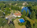 Camping Pas Cher vous présente avec son site Officiel campingpascher.fr, le Camping Ramstein Plage classé 3 étoiles, situé sur la commune de Baerenthal dans le département Moselle (Lorraine) en France. Le camping Ramstein Plage, vous présente un hébergement de type chalet de 10 m² pour 1 personne. Le camping Ramstein Plage vous propose du sam. 29 août au sam. 05 septembre 2026, en promotion à -14% pour 7 nuits à 150 € au lieu de 175,0 € soit une Économie de 25 €. Cette location propose 87 dates différentes pour réserver votre séjour. Découvrez également les 5 autres gammes d'hébergements du camping. Les Avis clients pour le Camping Ramstein Plage sont de 7 sur 10. RivièreÉtang, Piscine extérieure, Animations familiales, Club enfants, Aire de jeux enfants, Court de tennis, Ping-pong, Pétanque, Terrain de beach-volley, Terrain multisports, Épicerie,... En savoir plus : cliquez-ICI.