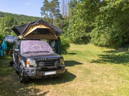 Camping Pas Cher vous présente avec son site Officiel campingpascher.fr, le Camping Ramstein Plage classé 3 étoiles, situé sur la commune de Baerenthal dans le département Moselle (Lorraine) en France. Le camping Ramstein Plage, vous présente un hébergement de type chalet de 16 m² pour 2 personnes. Le camping Ramstein Plage vous propose du dimanche 21 juin au dimanche 28 juin 2026, en promotion à -15% pour 7 nuits à 175,10 € au lieu de 206,0 € soit une Économie de 30,90 €. Cette location propose 108 dates différentes pour réserver votre séjour. Découvrez également les 5 autres gammes d'hébergements du camping. Les Avis clients pour le Camping Ramstein Plage sont de 7 sur 10. RivièreÉtang, Piscine extérieure, Animations familiales, Club enfants, Aire de jeux enfants, Court de tennis, Ping-pong, Pétanque, Terrain de beach-volley, Terrain multisports, Épicerie,... En savoir plus : cliquez-ICI.