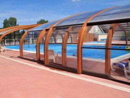 Camping Pas Cher vous présente avec son site Officiel campingpascher.fr, le Camping L'Escapade classé 4 étoiles, situé sur la commune de Cahagnolles dans le département Calvados (Basse Normandie) en France. Le camping L'Escapade, vous présente un hébergement de type bungalow toilé de 16 m². Le camping L'Escapade vous propose du sam. 04 avril au sam. 11 avril 2026 pour 7 nuits à 300€. Cette location propose 174 dates différentes pour réserver votre séjour. Découvrez également les 13 autres gammes d'hébergements du camping. Les Avis clients pour le Camping L'Escapade sont de 7 sur 10. MerÉtang, Piscine chauffée, Piscine couverte, Animations familiales, Club enfants, Aire de jeux enfants, Baby-foot, Court de tennis, Ping-pong, Piscine, Pétanque, Randonnée, Structure gonflable enfants, Terrain multisports, Bar, Dépôt de pain, Snack/Bar, Épicerie,... En savoir plus : cliquez-ICI.