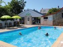 Camping Pas Cher vous présente avec son site Officiel campingpascher.fr, le Camping Le Picard classé 3 étoiles, situé sur la commune de Tournieres dans le département Calvados (Basse Normandie) en France. Le camping Le Picard, vous présente un hébergement de type mobil-home de 26 m² pour 3 personnes et télévision. Le camping Le Picard vous propose du sam. 19 septembre au sam. 26 septembre 2026 pour 7 nuits à 529.2€. Cette location propose 88 dates différentes pour réserver votre séjour. Découvrez également les 4 autres gammes d'hébergements du camping. Les Avis clients pour le Camping Le Picard sont excellents avec une note moyenne de 8 sur 10. MerÉtang, Piscine chauffée, Piscine extérieure, Aire de jeux enfants, Centre équestre, Cyclisme, Ping-pong, Pétanque, Randonnée, Bar, Dépôt de pain, Plats à emporter, Snack/Bar, Supermarché, Épicerie,... En savoir plus : cliquez-ICI.