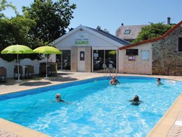 Camping Pas Cher vous présente avec son site Officiel campingpascher.fr, le Camping Le Picard classé 3 étoiles, situé sur la commune de Tournieres dans le département Calvados (Basse Normandie) en France. Le camping Le Picard, vous présente un hébergement de type mobil-home de 26 m² pour 3 personnes et télévision. Le camping Le Picard vous propose du sam. 19 septembre au sam. 26 septembre 2026 pour 7 nuits à 529.2€. Cette location propose 88 dates différentes pour réserver votre séjour. Découvrez également les 4 autres gammes d'hébergements du camping. Les Avis clients pour le Camping Le Picard sont excellents avec une note moyenne de 8 sur 10. MerÉtang, Piscine chauffée, Piscine extérieure, Aire de jeux enfants, Centre équestre, Cyclisme, Ping-pong, Pétanque, Randonnée, Bar, Dépôt de pain, Plats à emporter, Snack/Bar, Supermarché, Épicerie,... En savoir plus : cliquez-ICI.