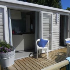 Camping Pas Cher vous présente avec son site Officiel campingpascher.fr, le Camping Les 3 Rivières classé 3 étoiles, situé sur la commune de Creully dans le département Calvados (Basse Normandie) en France. Le camping Les 3 Rivières vous propose un hébergement de type mobil-home de 23 m² (télévision). L'établissement vous propose 4 autres types d'hébergements. Découvrez tous nos séjours à petits prix dans la commune et aux alentours de Creully du département : Calvados (Basse Normandie). Les Avis clients pour le Camping Les 3 Rivières sont excellents avec une note moyenne de 8 sur 10. Aire de jeux enfants, Ping-pong, Pétanque, Randonnée, Bar, Boulangerie, Bureau de tabac,... En savoir plus : cliquez-ICI.