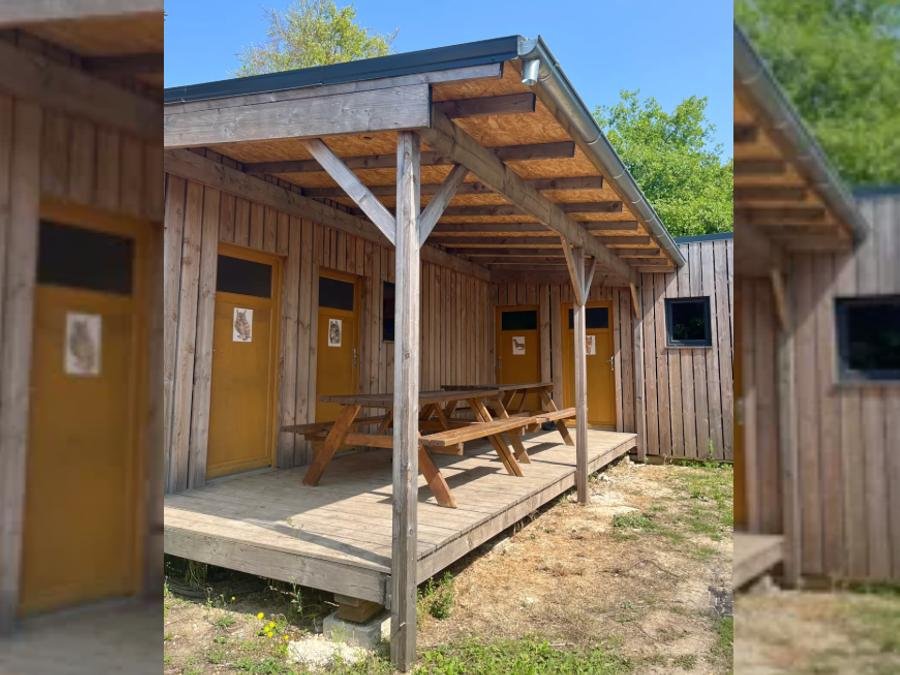 Camping Pas Cher vous présente avec son site Officiel campingpascher.fr, le Camping La Faloise classé 2 étoiles, situé sur la commune de Angicourt dans le département Oise (Picardie) en France. Le camping La Faloise, vous présente un hébergement de type chambre. Le camping La Faloise vous propose du dimanche 07 juin au dimanche 14 juin 2026 pour 7 nuits à 133€. Cette location propose 187 dates différentes pour réserver votre séjour. Découvrez également les 13 autres gammes d'hébergements du camping. Les Avis clients pour le Camping La Faloise sont excellents avec une note moyenne de 8 sur 10. Pétanque, Plats à emporter,... En savoir plus : cliquez-ICI.