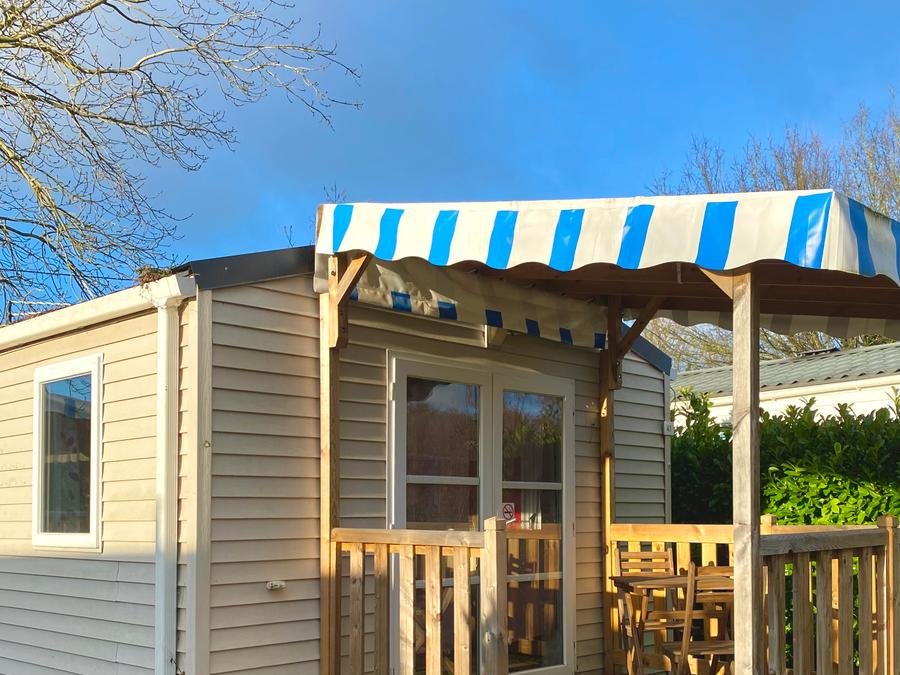Camping Pas Cher vous présente avec son site Officiel campingpascher.fr, le Camping La Faloise classé 2 étoiles, situé sur la commune de Angicourt dans le département Oise (Picardie) en France. Le camping La Faloise, vous présente un hébergement de type mobil-home de 20 m² avec climatisation et télévision. Le camping La Faloise vous propose du lundi 15 juin au lundi 22 juin 2026 pour 7 nuits à 243€. Cette location propose 132 dates différentes pour réserver votre séjour. Découvrez également les 13 autres gammes d'hébergements du camping. Les Avis clients pour le Camping La Faloise sont excellents avec une note moyenne de 8 sur 10. Pétanque, Plats à emporter,... En savoir plus : cliquez-ICI.