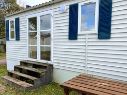 Camping Pas Cher vous présente avec son site Officiel campingpascher.fr, le Camping La Faloise classé 2 étoiles, situé sur la commune de Angicourt dans le département Oise (Picardie) en France. Le camping La Faloise vous propose un hébergement de type mobil-home de 30 m² pour 1 personne avec climatisation (télévision). Cet hébergement propose plus de 334 dates différentes pour réserver ! Pour dévouvrir la période la moins chère, consultez la rubrique 'Tarifs' et sélectionnez votre mois de départ. L'établissement vous propose 13 autres types d'hébergements. Découvrez tous nos séjours à petits prix dans la commune et aux alentours de Angicourt du département : Oise (Picardie). Les Avis clients pour le Camping La Faloise sont excellents avec une note moyenne de 8 sur 10. Pétanque, Plats à emporter,... En savoir plus : cliquez-ICI.